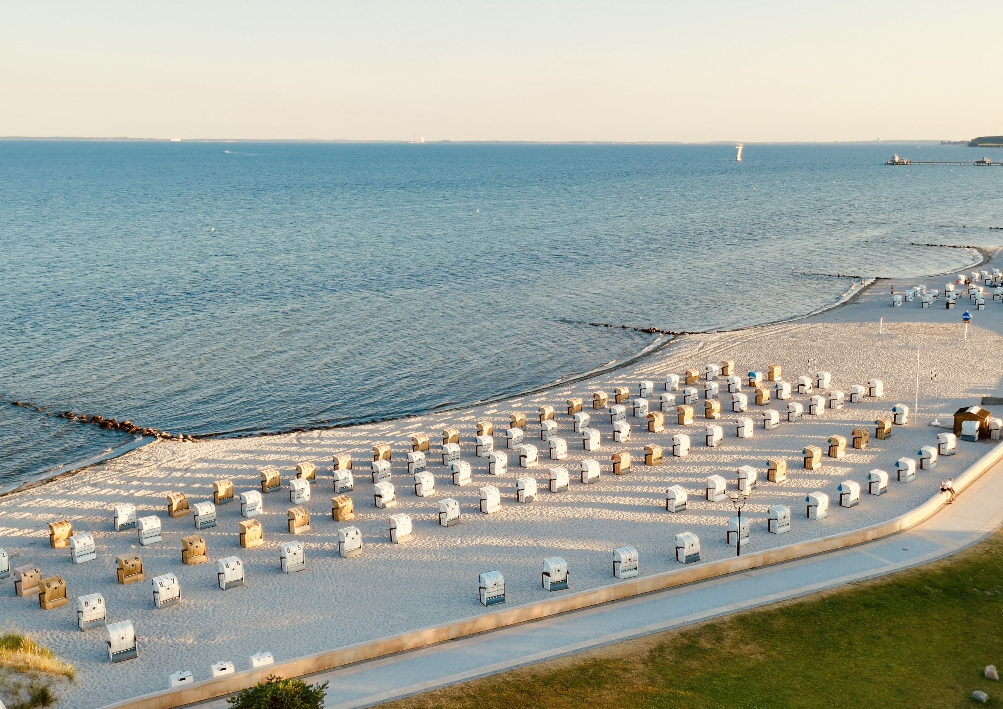 Strandkorb am Meer