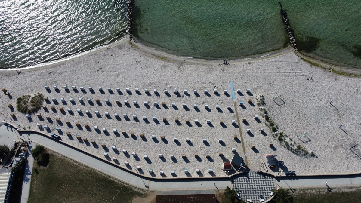Luftaufnahme des Strandabschnitts Stern mit Strandkörben